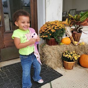 Meet your Posher, Ellisia